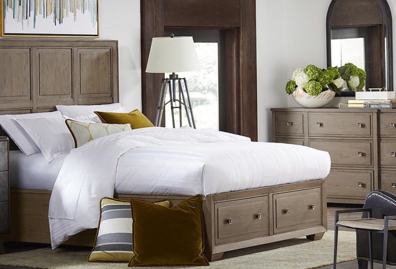 现代客厅卧室与经典家具和储物床的组合。