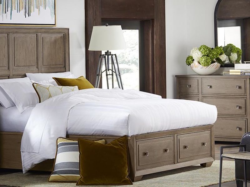 现代客厅卧室与经典家具和储物床的组合。